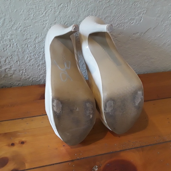 🎉HP🎉 BCBG Heels - Picture 4 of 4